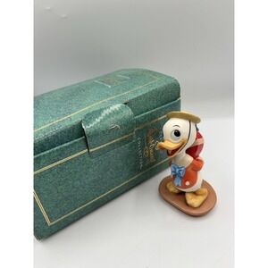 WDCC Dewey "I Got Somethin' For Ya" Disney's Mr. Duck Steps Out Valentine Heart